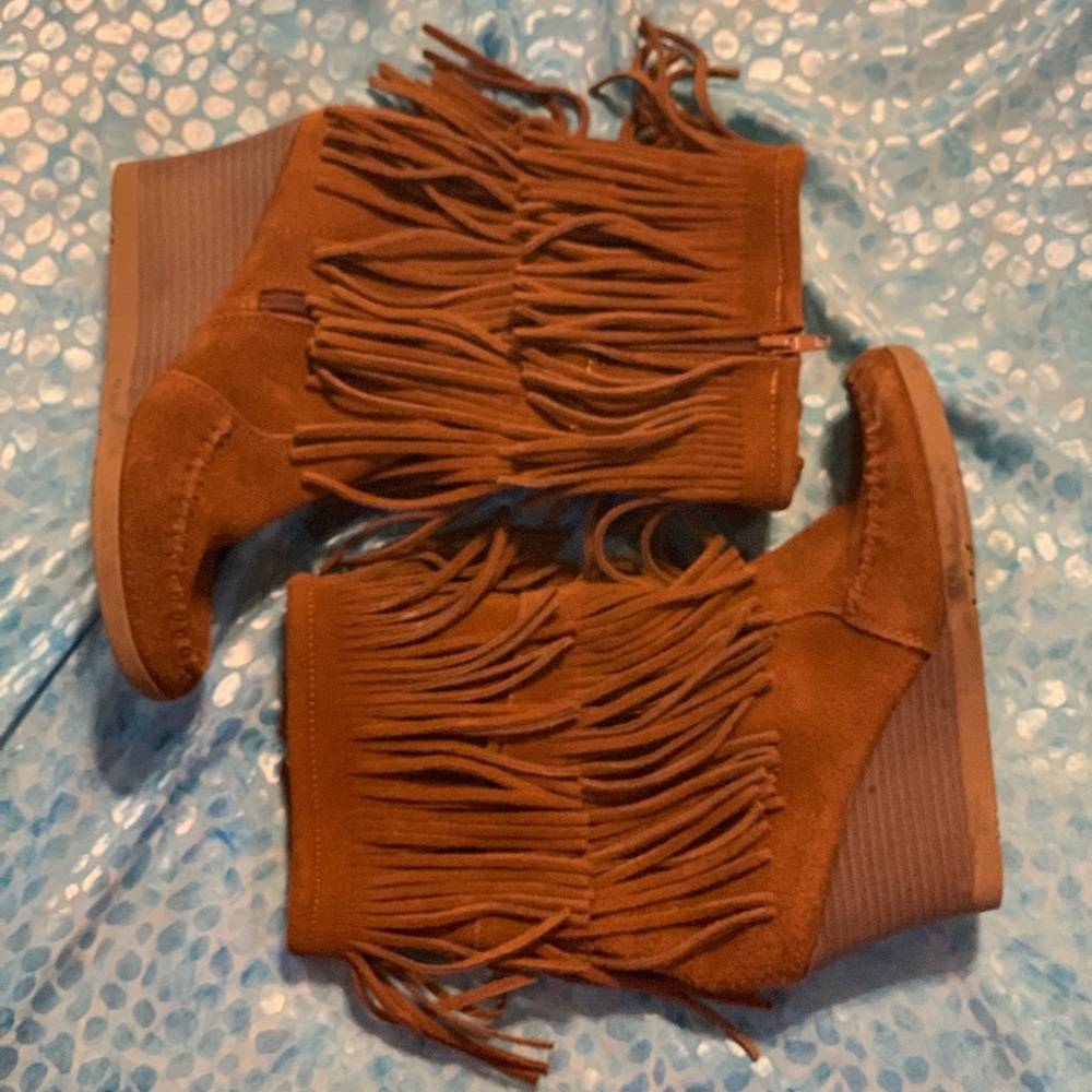 Minnetonka fringe boots